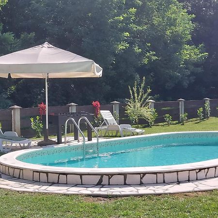 Vila Kuca Za Odmor Mazuran Karlovac Exteriér fotografie