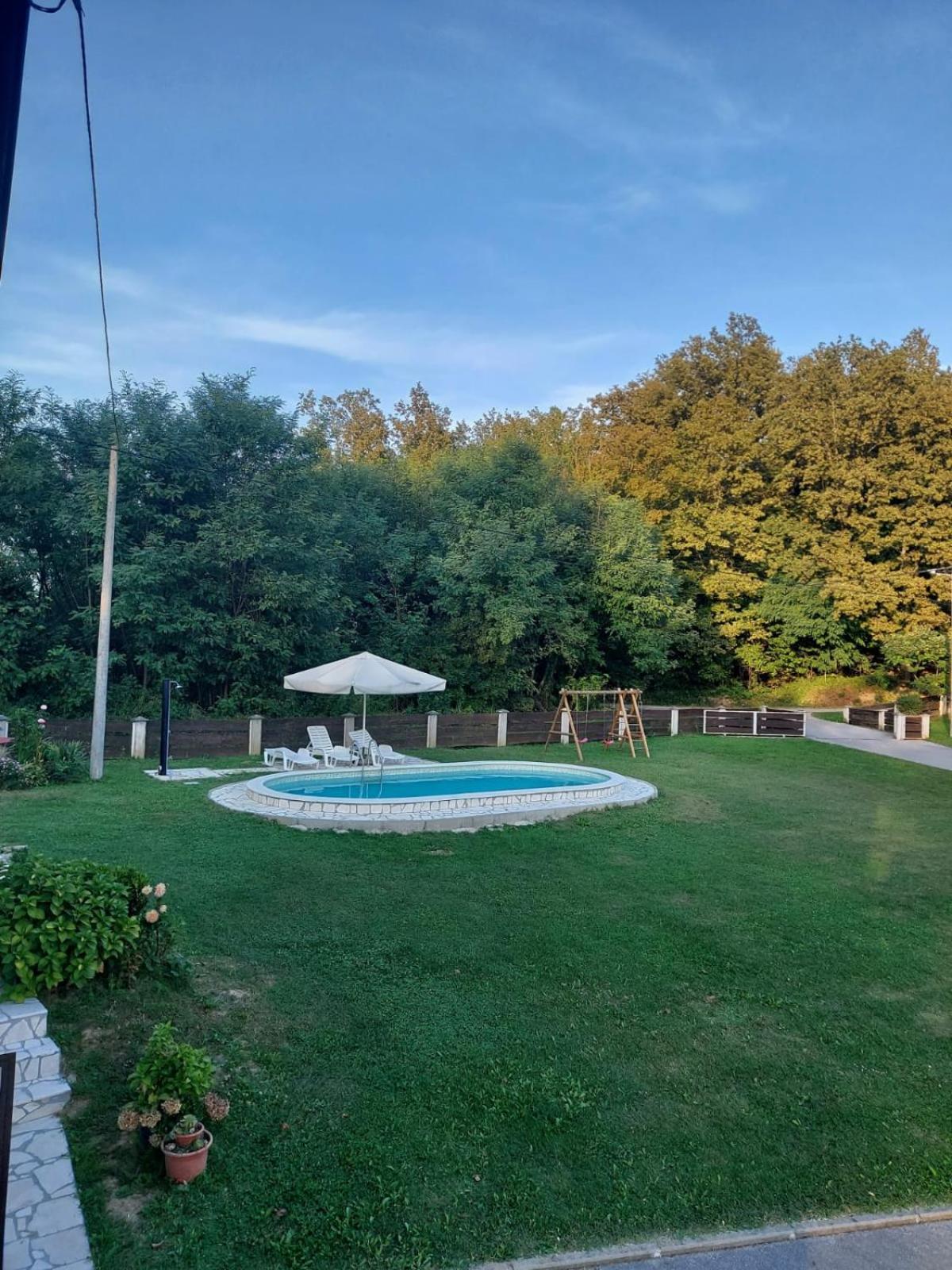 Vila Kuca Za Odmor Mazuran Karlovac Exteriér fotografie