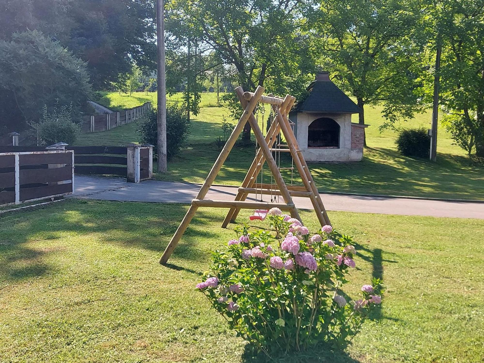 Vila Kuca Za Odmor Mazuran Karlovac Exteriér fotografie